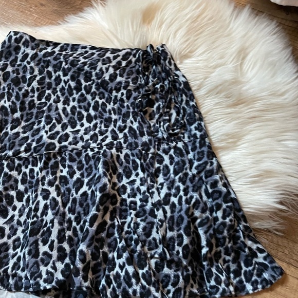 URBAN OUTFITTERS Blue Leopard Wrap Mini Skirt - Picture 3 of 4
